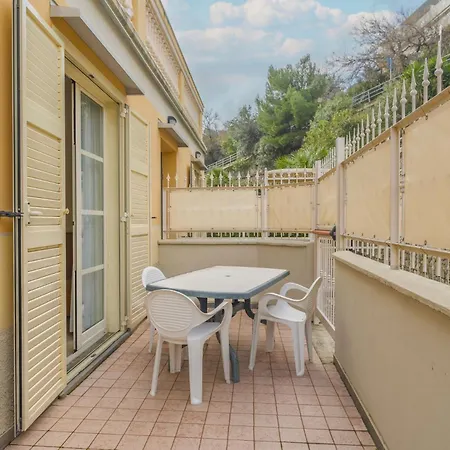 Апарт-отель Residenza Al Porto Con Parcheggio Споторно