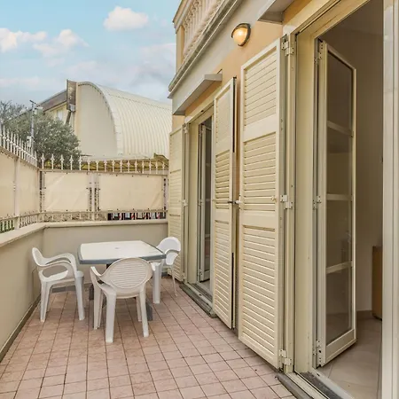 Residenza Al Porto Con Parcheggio Lägenhetshotell