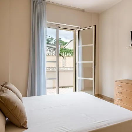 Residenza Al Porto Con Parcheggio Aparthotel 3*