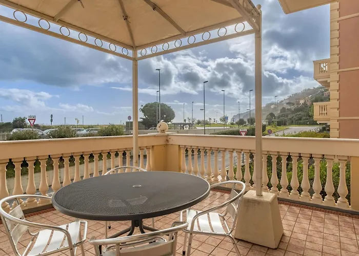 Residenza Al Porto Con Parcheggio Lägenhetshotell Spotorno