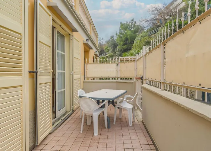 Lägenhetshotell Residenza Al Porto Con Parcheggio Spotorno